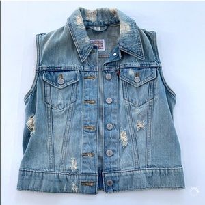 NWOT Levi’s Denim Distressed Vest